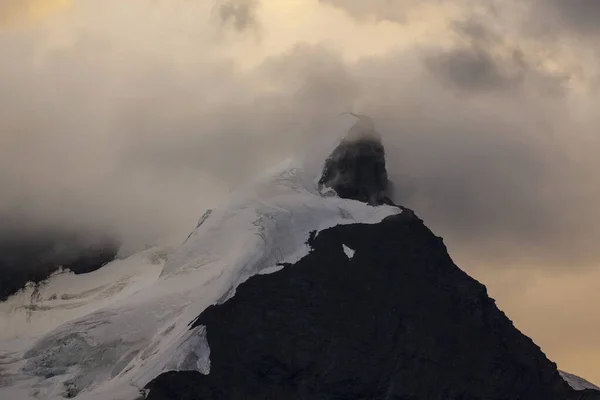 Beautiful Scenery Swiss Alps Summer Matterhorn Peak Background — Stok fotoğraf