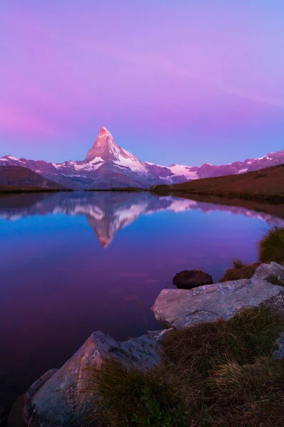 Beautiful Sunset Colors Cloudscape Swiss Alps Summer Matterhorn Reflection Lake — Stock Fotó