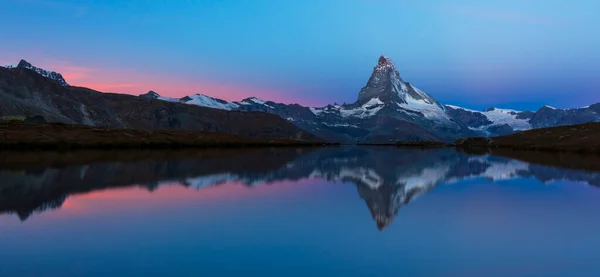 Beautiful Sunset Colors Cloudscape Swiss Alps Summer Matterhorn Reflection Lake — стоковое фото