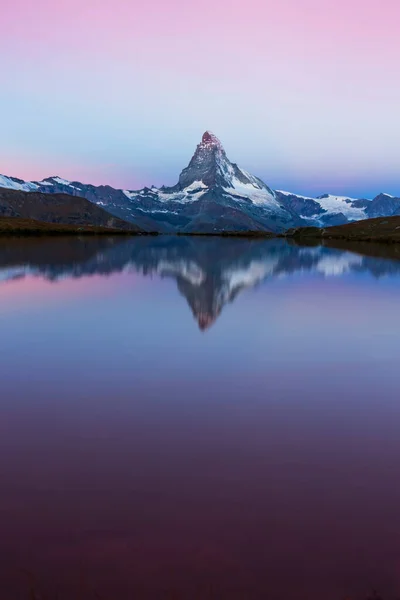 Beautiful Sunset Colors Cloudscape Swiss Alps Summer Matterhorn Reflection Lake — Foto Stock