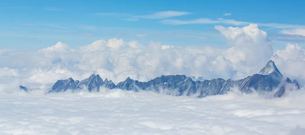 Prachtig Alpenlandschap Zwitserse Alpen Winter Met Dramatisch Wolkenlandschap — Stockfoto