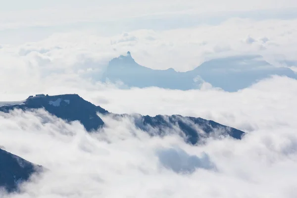 Hermoso Paisaje Alpino Los Alpes Suizos Invierno Con Paisaje Nublado — Foto de Stock