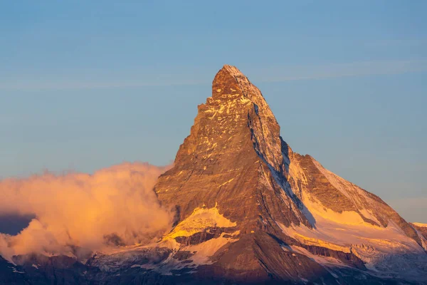 Hermoso Paisaje Alpino Los Alpes Suizos Invierno Con Paisaje Nublado —  Fotos de Stock