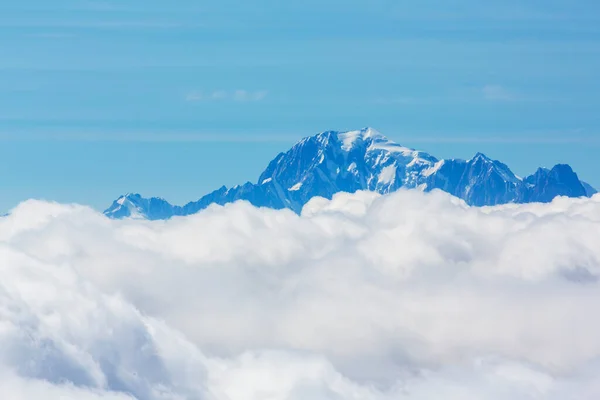 Kışın Sviçre Alpleri Nin Güzel Dağlık Manzarası Dramatik Bulutlu Telifsiz Stok Imajlar