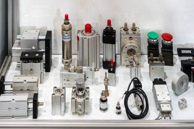 çeşitli tip pnömatik ekipmanlar, örneğin. Pin salıncak klempi eklem limitli döner masa solenoid tutuşu vs. makine sistemi üretim süreci için endüstriyel