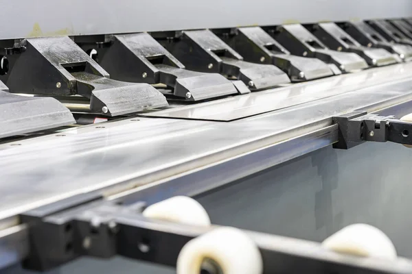 Close Klemmzähne Der Cnc Nut Kerben Und Schneidemaschine Für Blech — Stockfoto