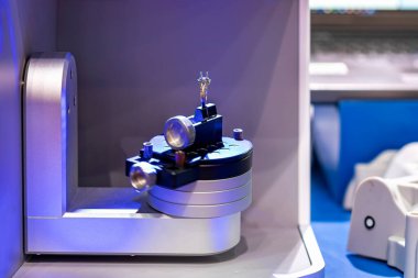 yüksek teknoloji ve hassas optik ölçüm makinesinin Milli chuck üzerine kurulmuş iş parça mücevheri teftiş için çok boyutlu dış boyut şekil profili görünümü vs..