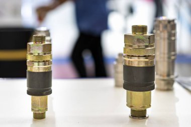 Pnömatik hidrolik sistem ya da çeşitli sanayi ürünlerinin hava sıvı transferi için düz metal hızlı bağlantı konnektörü ya da yüksek basınçlı hortum montaj aygıtı