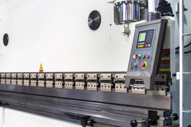 Üretim sürecinde katlama veya oluşturma için yarı otomatik hidrolik düz tabaka bükme makinesinin kontrol panelini kapat