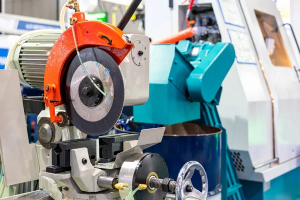 Accuracy Precision Electric Circular Saw Machine Metal Cutting Depth Few — Stockfoto