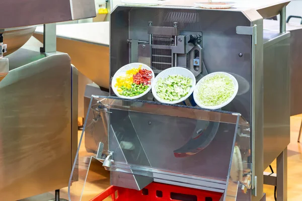 Sample Vegetable Fruit Bowl Process Chopping Automatic Commercial Vegetable Slicer — 图库照片