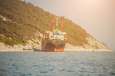 Rusya 'nın Novorossiysk yakınlarındaki Karadeniz' de mahsur kalan büyük kargo gemisi Rio.