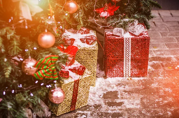 Decorazioni Natalizie Sulle Strade Della Città Coperte Neve Natale Capodanno — Foto Stock