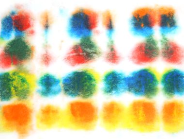 elle çizilmiş suluboya arka plan: mavi, yeşil, kırmızı ve sarı blu