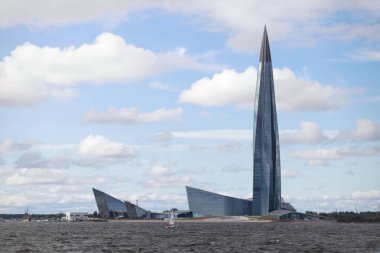 Saint Petersburg, Rusya - 22 Ağustos 2021. Lakhta Merkezi 'ne bak