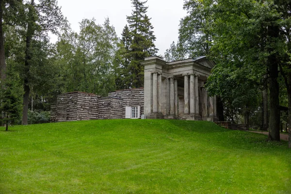 Gatchina, Rusya - 27 Ağustos 2021. Devlet Müzesi Rezervi 