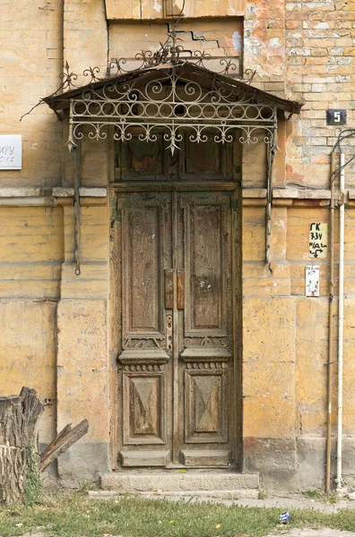 Old door under a canopy. — Stock Photo, Image