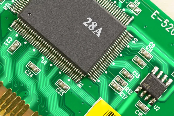 Il microprocessore sulla scheda elettronica . — Foto Stock