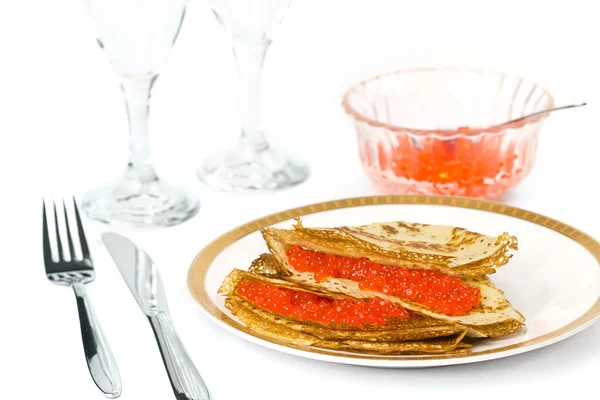 Panqueques con caviar rojo. Imagen de stock