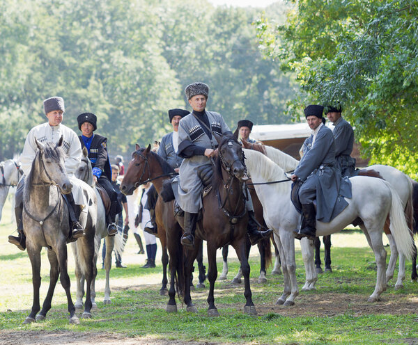 Всадники на конях. Казаки
 