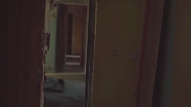 Apartamentos Abandonados Una Ciudad Sin Gente Desastre Una Central Nuclear — Vídeo de stock