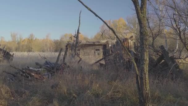 村里被遗弃的设备 一个没有人的城市核电站的灾难 乌克兰 Pripyat 生锈的运输 — 图库视频影像