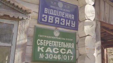 Köyde terk edilmiş ekipmanlar. İnsansız bir şehir. Nükleer santralde felaket. Ukrayna. Pripyat. Paslı taşıma
