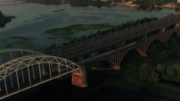 Γέφυρα Νταρνίτσκι Πάνω Από Τον Ποταμό Δνείπερ Ουκρανία Κίεβο Βίντεο — Αρχείο Βίντεο