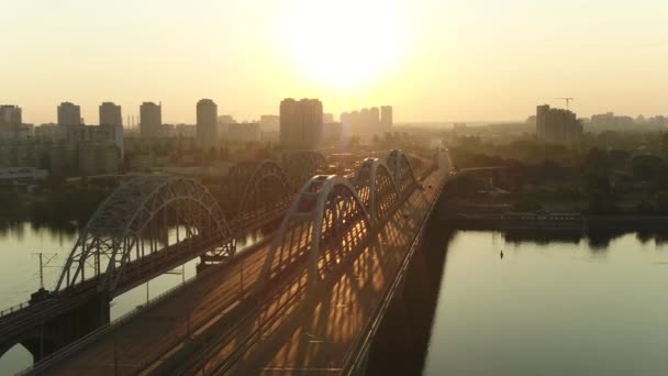 Darnitskybron Över Floden Dnepr Ukraina Staden Kiev Video Från Drönaren — Stockvideo