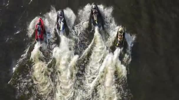 一队喷气式滑雪板与乌克兰国旗沿着第聂伯河疾驰而过 空中业务 — 图库视频影像