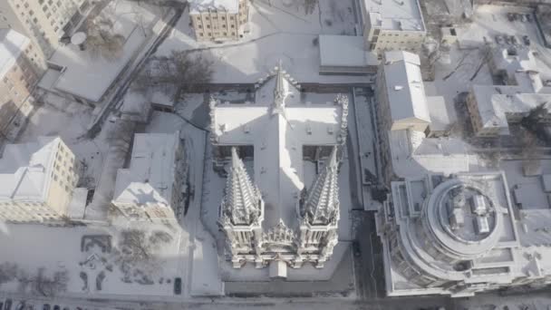 冬のゴシック様式の大聖堂 ウクライナのキエフにある聖ニコラス教会 ローマ カトリック教会 — ストック動画