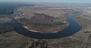 Desna Nehri. Havadan. Kyiv. Ukrayna. Sonbahar manzarası.