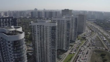 Megapolis. Kyiv şehrindeki modern evler. Ukrayna. Havadan. Yaz