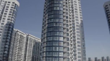 Megapolis. Kyiv şehrindeki modern evler. Ukrayna. Havadan. Yaz