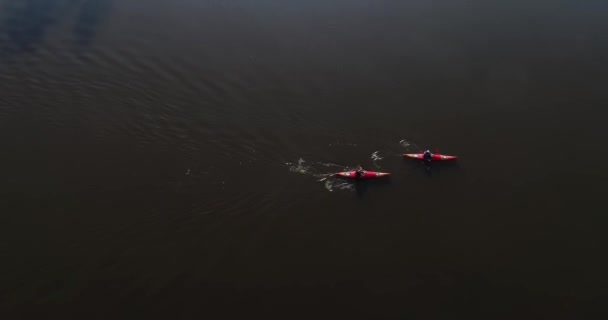 Ucrania Kiev Una Pareja Una Canoa Flotan Río Otoño Río — Vídeo de stock