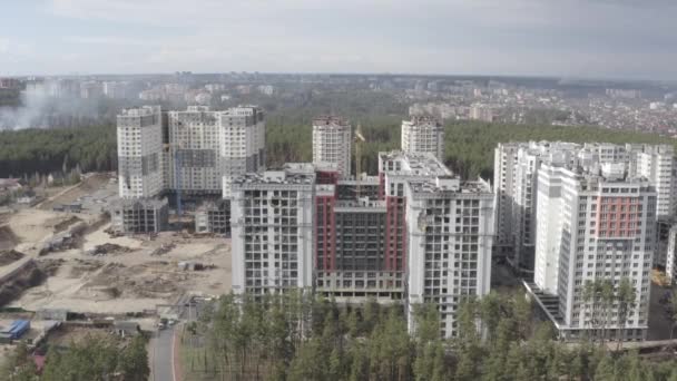 空袭后被毁的建筑物 Irpin市 乌克兰战争 空中业务 — 图库视频影像