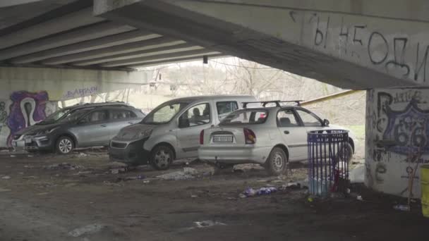 Irpin Ucrânia 2022 Carros Abandonados Guerra Ucrânia Bombardeamento Cidade Evacuação — Vídeo de Stock