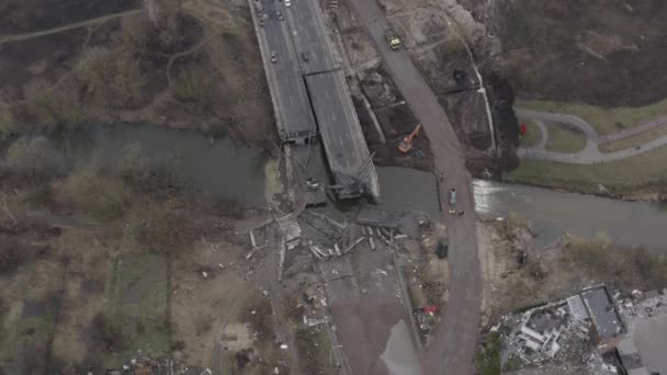 Voitures Abandonnées Près Pont Détruit Traversant Rivière Irpin Guerre Ukraine — Video