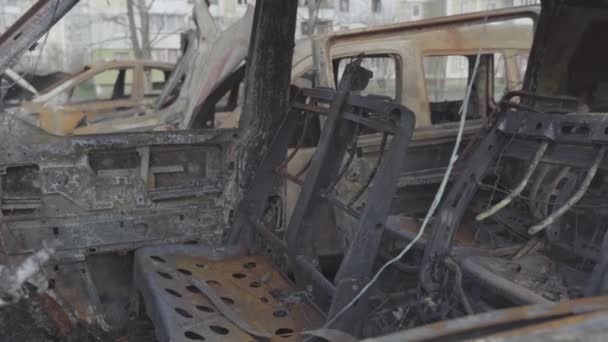 Spalone Samochody Parkingu Pobliżu Budynków Mieszkalnych Wybuchu Bomby Mieście Ukraina — Wideo stockowe
