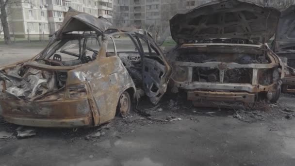 Burnt Cars Parking Lot Residential Buildings City Bombed Ukraine Kyiv — ストック動画