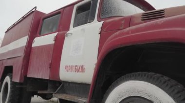 Sovyetler Birliği 'nin terk edilmiş paslı radyoaktif ekipmanları. Rassokha 'daki teknoloji mezarlığı. Çernobil. Ukrayna