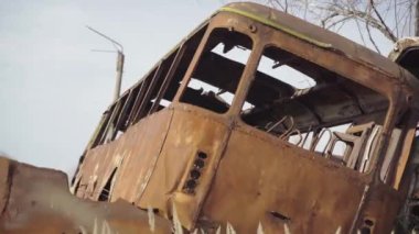 Sovyetler Birliği 'nin terk edilmiş paslı radyoaktif ekipmanları. Rassokha 'daki teknoloji mezarlığı. Çernobil. Ukrayna