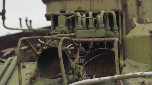 Εγκαταλελειμμένος Σκουριασμένος Ραδιενεργός Εξοπλισμός Της Σοβιετικής Ένωσης Νεκροταφείο Της Τεχνολογίας — Αρχείο Βίντεο