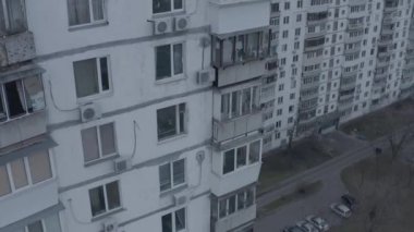 Darnitsa bölgesi. SSCB zamanının Sovyet binası. Panel gökdelenleri. O dönemin tipik binası. Havadan