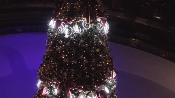 基辅的新年树 一棵装饰精美的圣诞树 由装饰品制成 乌克兰 空中业务 — 图库视频影像