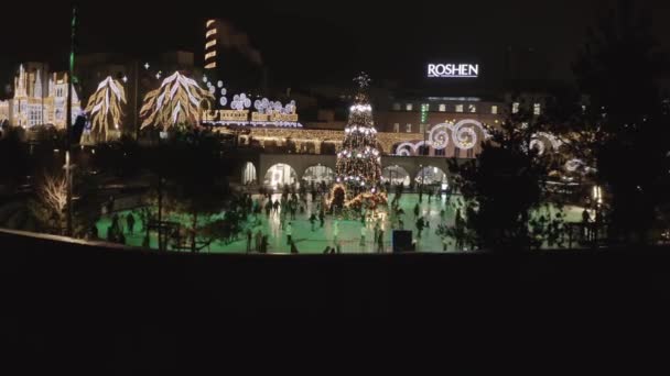 Nyårsträd Kiev Helgdagar Vackert Dekorerad Julgran Gjord Belysning Ukraina Flygplan — Stockvideo