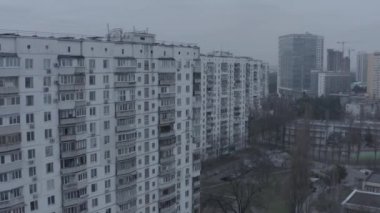 Darnitsa bölgesi. SSCB zamanının Sovyet binası. Panel gökdelenleri. O dönemin tipik binası. Havadan