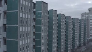 Darnitsa bölgesi. SSCB zamanının Sovyet binası. Panel gökdelenleri. O dönemin tipik binası. Havadan
