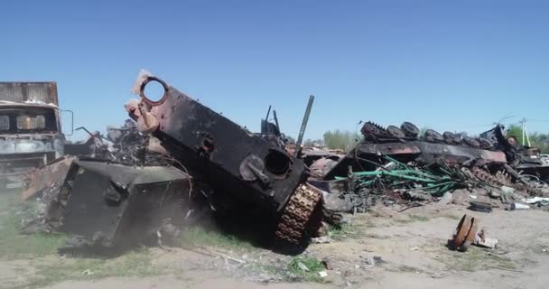 Menghancurkan Konvoi Militer Kendaraan Tempur Terbakar Teknologi Berkarat Konsekuensi Dari — Stok Video