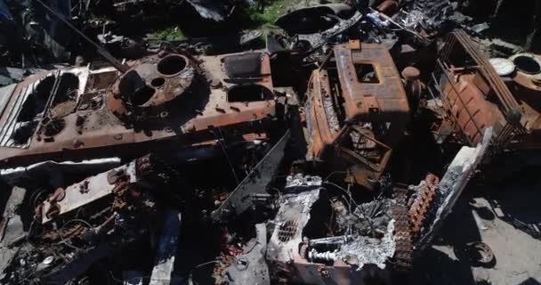 Menghancurkan Konvoi Militer Kendaraan Tempur Terbakar Teknologi Berkarat Konsekuensi Dari — Stok Video